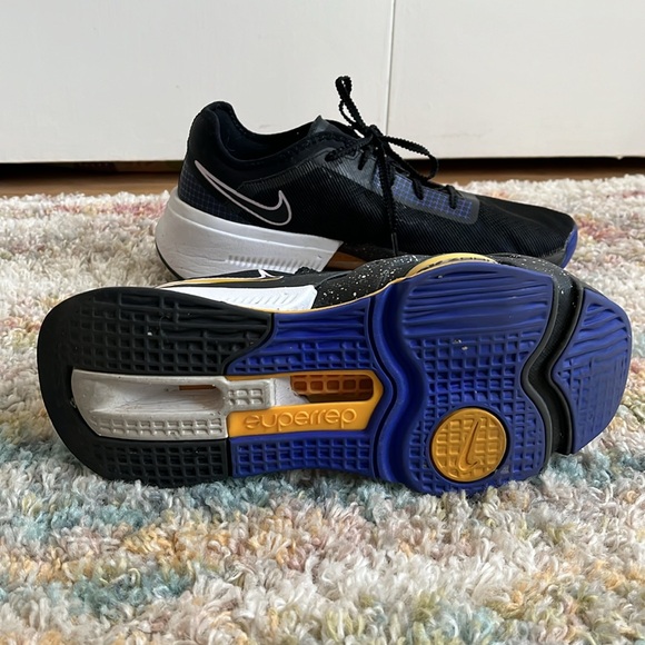 Nike, Air zoom, HIIT sneaks, women’s size 9 - Picture 3 of 4